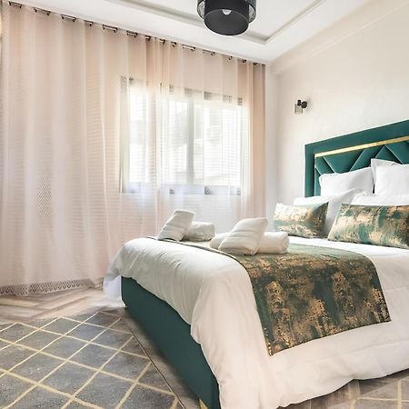 C-Appartement De Luxe Plein Centre De Gueliz Avec Piscine Parking Wifi Netflix マラケシュ エクステリア 写真