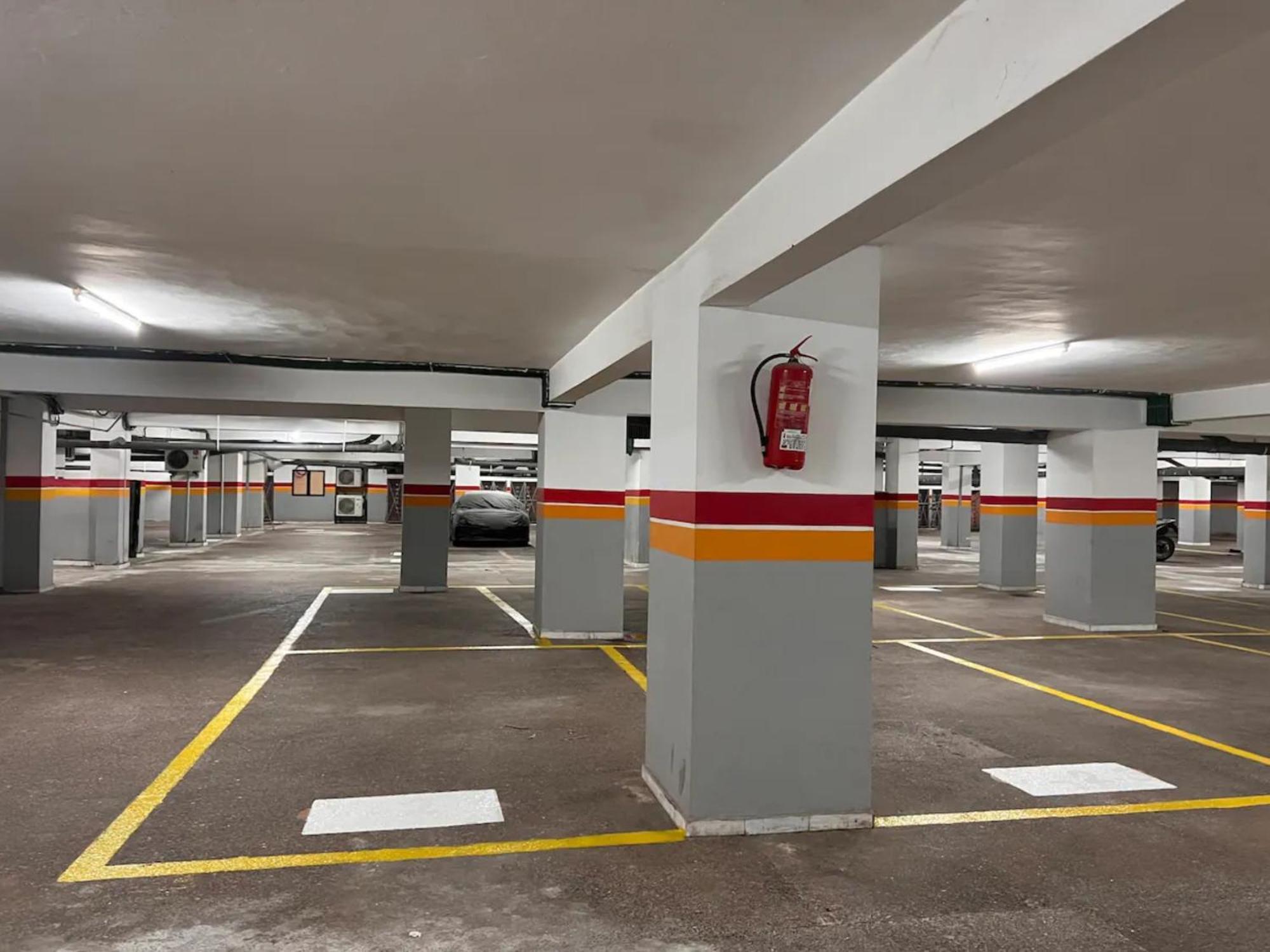 C-Appartement De Luxe Plein Centre De Gueliz Avec Piscine Parking Wifi Netflix マラケシュ エクステリア 写真