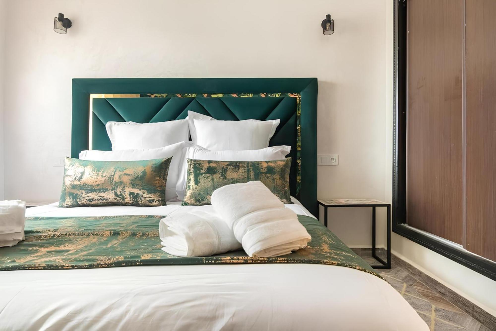 C-Appartement De Luxe Plein Centre De Gueliz Avec Piscine Parking Wifi Netflix マラケシュ エクステリア 写真