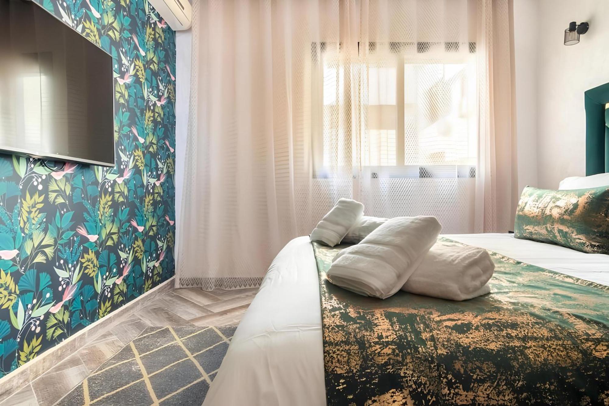 C-Appartement De Luxe Plein Centre De Gueliz Avec Piscine Parking Wifi Netflix マラケシュ エクステリア 写真
