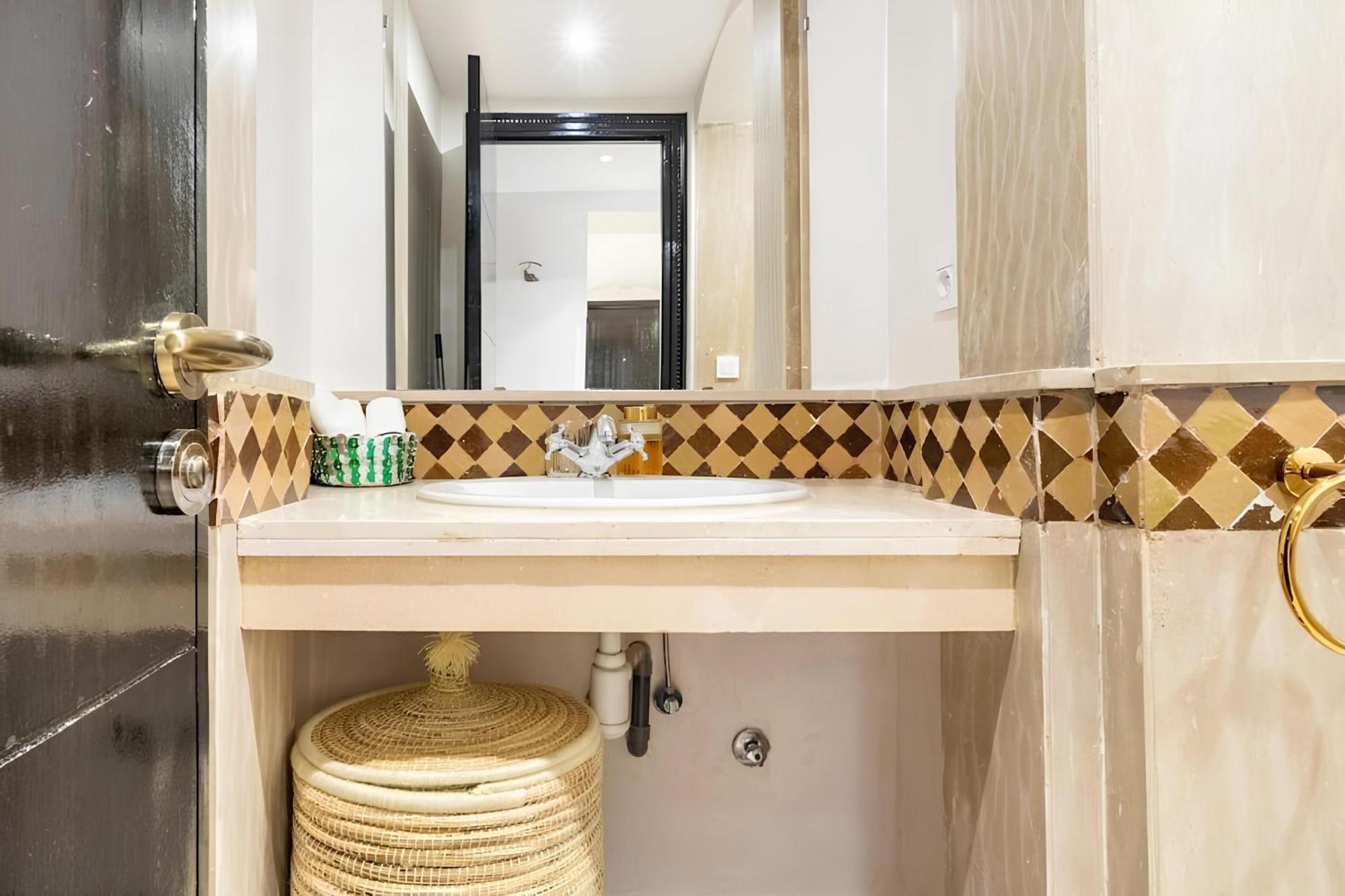C-Appartement De Luxe Plein Centre De Gueliz Avec Piscine Parking Wifi Netflix マラケシュ エクステリア 写真