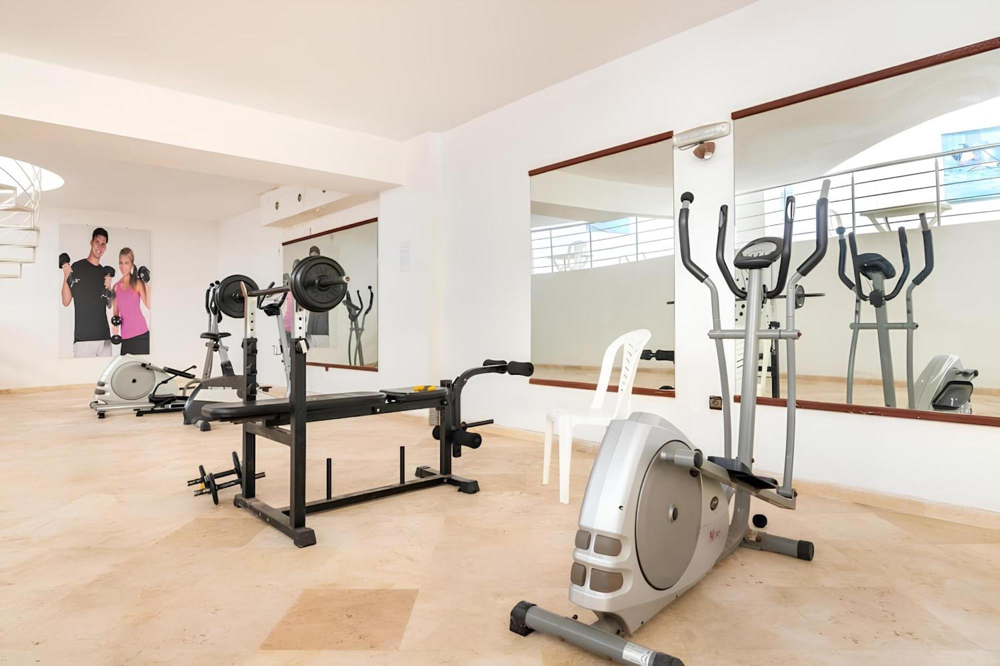 C-Appartement De Luxe Plein Centre De Gueliz Avec Piscine Parking Wifi Netflix マラケシュ エクステリア 写真