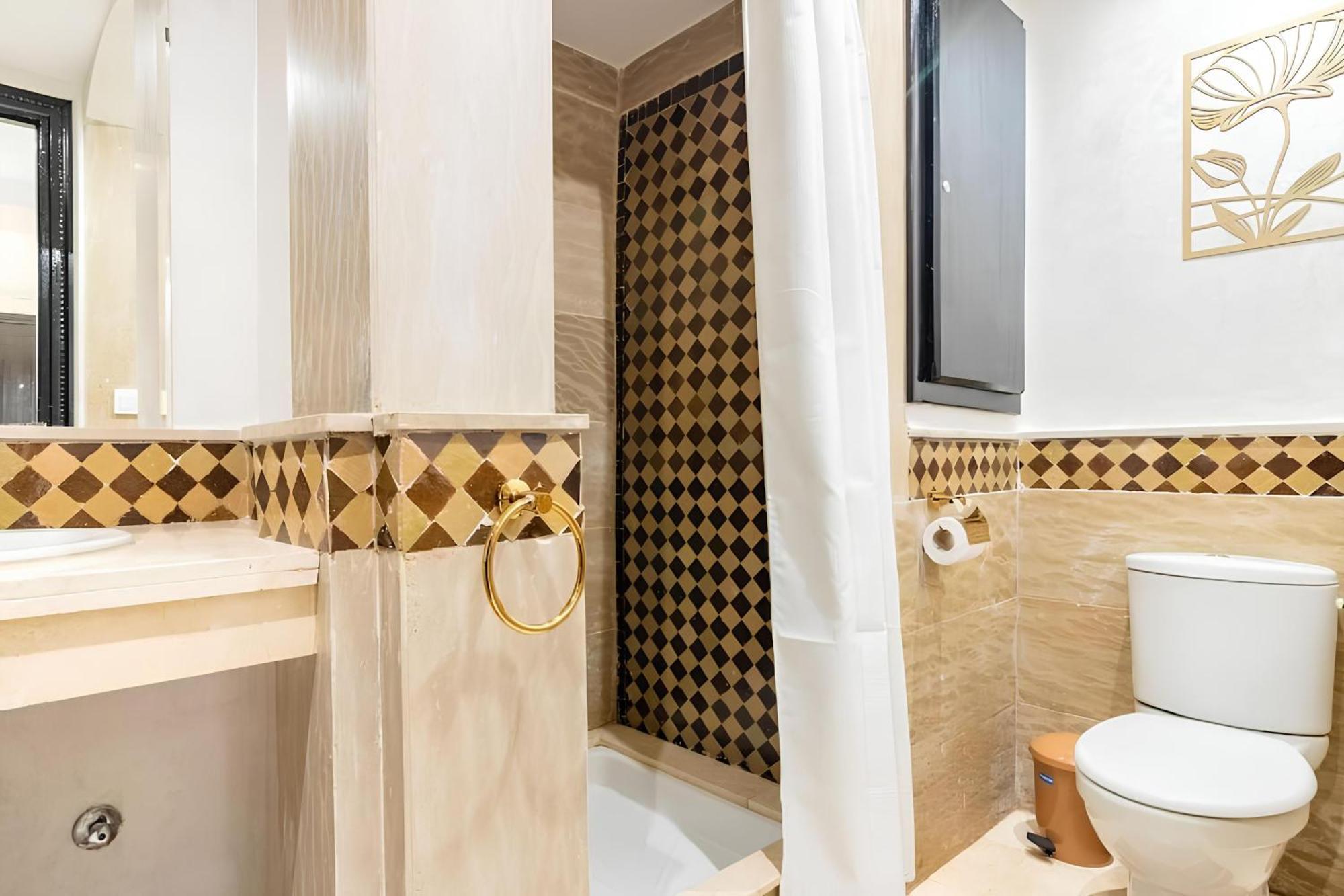 C-Appartement De Luxe Plein Centre De Gueliz Avec Piscine Parking Wifi Netflix マラケシュ エクステリア 写真